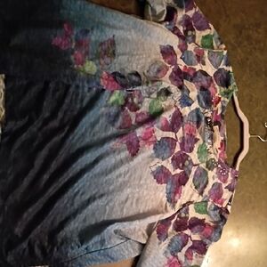 Floral Patterned Top with Multicolor Leaves